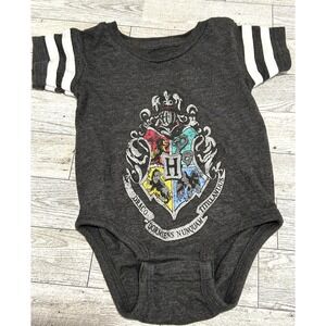 Universal Studios Wizarding‎ World Hogwarts Crest Infant Gray One Piece  6M
